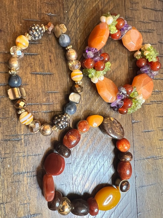 Jewelry - Lot of Women’s Orange & Brown Beaded Stretch Bracelets. Lot 001